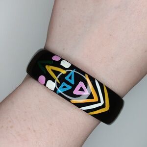 Vintage 80s handpainted wood bangle resin geometric tribal pattern repeat design